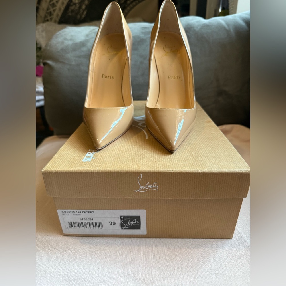 Christian Louboutin So Kate 39